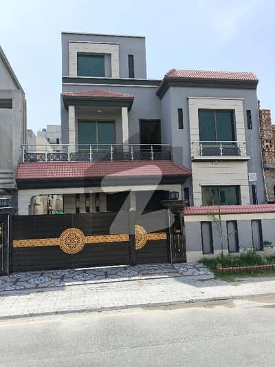 A prime location 10 Marla house with basement is for sale