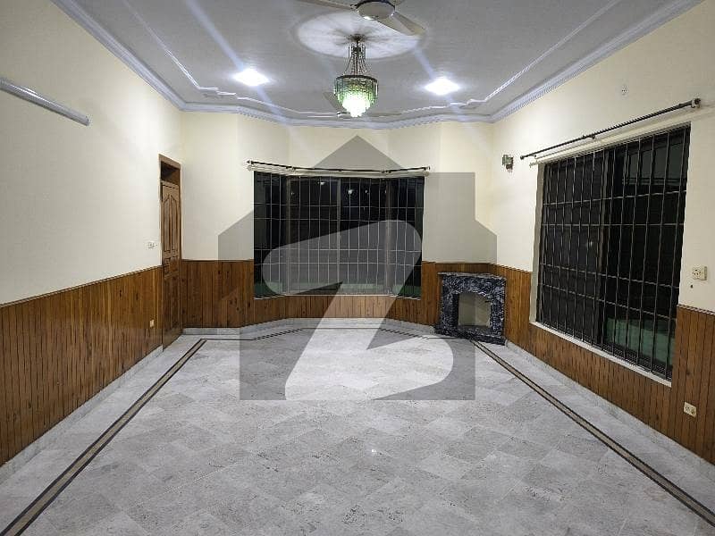Portion 3 Bedrooms & 3 Bathrooms DD TV Lounge Kitchen Portion 3 Bedrooms & 3 Bathrooms DD TV Lounge Kitchen