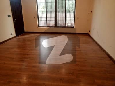 DHA Phase 3 Block Z 10 Marla Full House for Rent