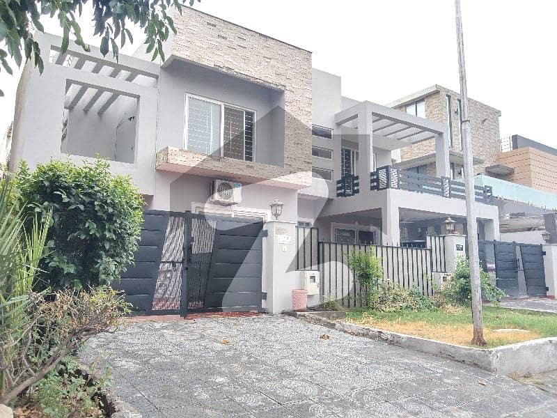 Luxury Upper Portion With Separate Gate Available For Rent Luxury Upper Portion With Separate Gate Available For Rent