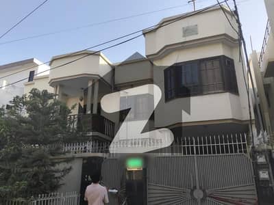 Triple Storey 400 Square Yards House Available In Gulshan-E-Iqbal - Block 3 For Sale