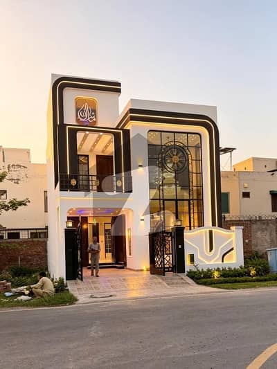 بحریہ نشیمن لاہور میں 4 کمروں کا 5 مرلہ مکان 1.7 کروڑ میں برائے فروخت۔