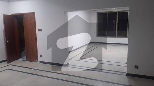 Middle Portion With All Facilities Available For Rent