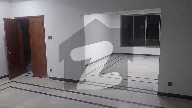 Middle Portion With All Facilities Available For Rent Middle Portion With All Facilities Available For Rent