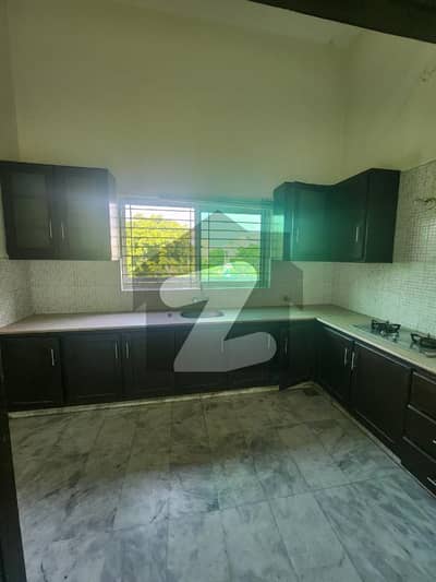 HBFC 1 KANAL UPPER PORTION WITH ONE KANAL LAWN FOR RENT AVAILABLE.