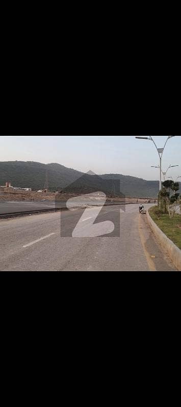مارگلہ انکلیو مارگلہ ایونیو,اسلام آباد میں 10 مرلہ رہائشی پلاٹ 3.5 کروڑ میں برائے فروخت۔