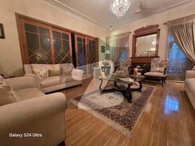beautiful 2 kanal banglow for sale main cantt shami road near Assad jan road prim location very peaceful