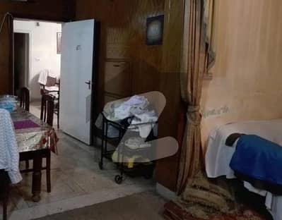 Allama Iqbal Town - Chinab Block 11 Marla House Up For Sale