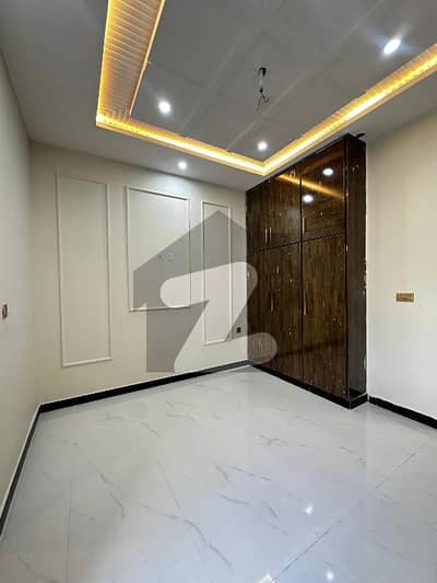 9 MARLA UPPER PORTION AVAILABLE FOR RENT IN SADAT COLLEGE TOWN NEAR ENGINEERS IEP TOWN COLLEGE ROAD LAHORE