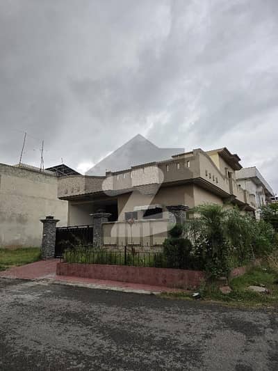 Beautiful Single Storey Corner House Available For Sale