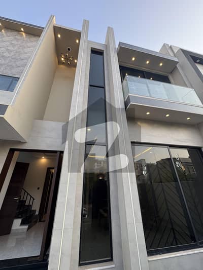 Most Beautiful this Modern Design 10 marla Luxury house for Sale in the Hart of Bahria Orchard Lahore