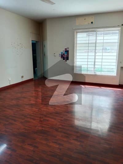 F-10/ 61x100=677 Square Yards House Available For Sale