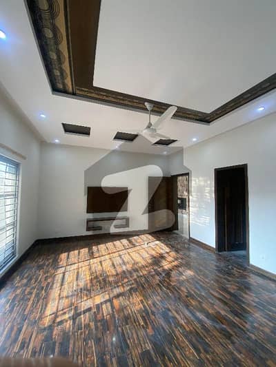 16 MARLA UPPER PORTION FOR RENT