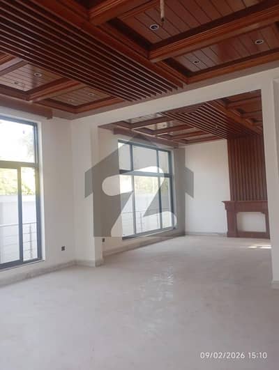 G6 TRIPLE STOREY HOUSE 1200 SQ YDS UNFURNISHED AVAILABLE FOR RENT