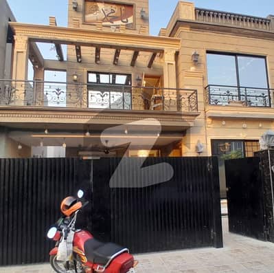 بحریہ آرچرڈ لاہور میں 5 کمروں کا 10 مرلہ مکان 3.85 کروڑ میں برائے فروخت۔