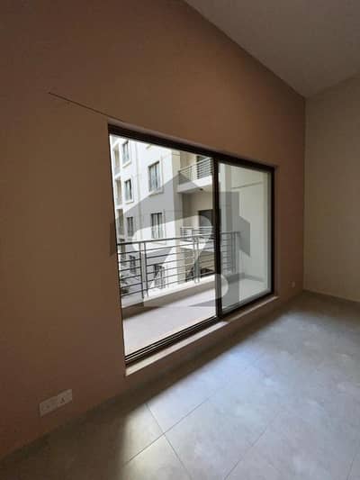 1400sq ft 2BHK Luxury Flat (READY TO MOVE) Available on CASH/ INSTALMENTS. Paragon Towers are available on SALE at minimum prices.