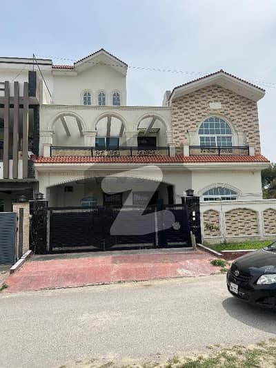 University Town Block E 10 Marla Brand New House