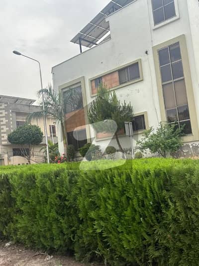بحریہ ٹاؤن فیز 8 ۔ بلاک اے بحریہ ٹاؤن فیز 8,بحریہ ٹاؤن راولپنڈی,راولپنڈی میں 1 کنال رہائشی پلاٹ 3.65 کروڑ میں برائے فروخت۔