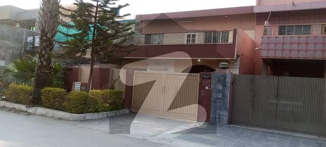 500 Square Yards Cda Transfer House Available In F-8/1 On Top Location Near Market Near Mosque Near Double Road
