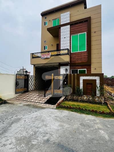 Central park Modren Design house available for sale prime location near tooo park and masjid all facilities available here. .
