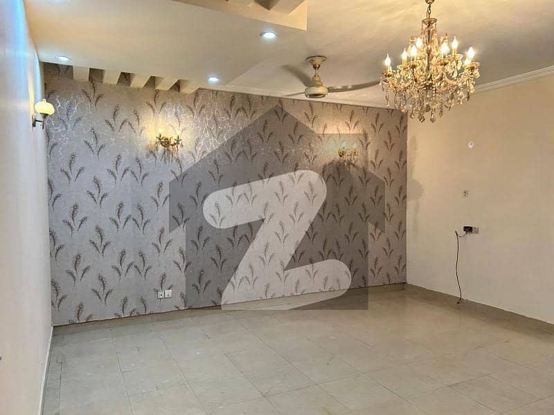 10 MARLA FIRST FLOOR HOT LOCATION LIKE NEW 10 MARLA FIRST FLOOR HOT LOCATION LIKE NEW