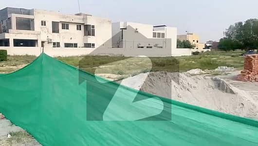 ڈی ایچ اے فیز 7 - بلاک ایکس فیز 7,ڈیفنس (ڈی ایچ اے),لاہور میں 2 کنال رہائشی پلاٹ 9.25 کروڑ میں برائے فروخت۔