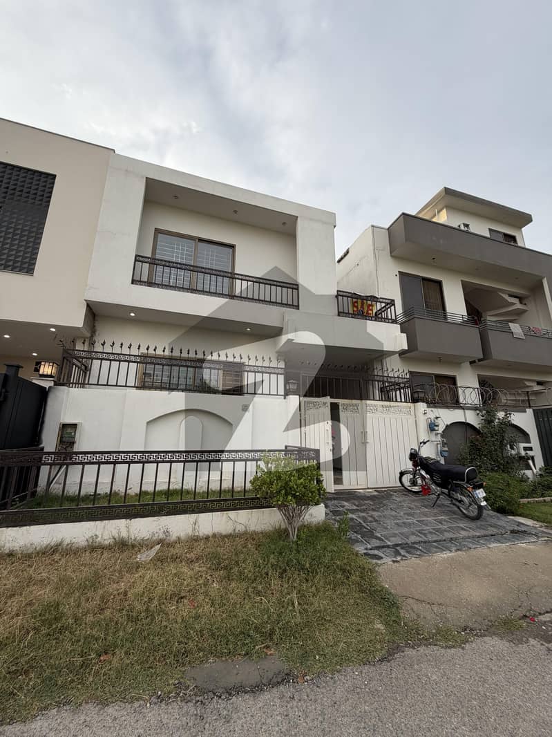 25*50 ( 5 Marla ) Triple story house 25*50 ( 5 Marla ) Triple story house