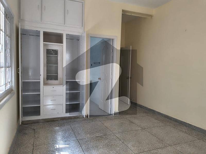 1 KANAL LOWER PORTION AVAILABLE FOR RENT IN I-8 1 KANAL LOWER PORTION AVAILABLE FOR RENT IN I-8