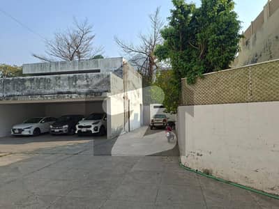 Old Modern Design 6 Kanal House Available for Sale in Model Town Block C