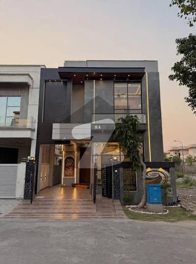 Brand New 5 Marla Modern Villa | DHA 9 Town Prime Location | For Sale