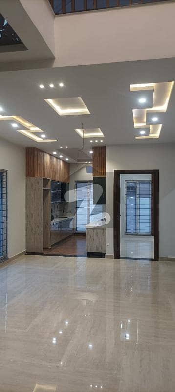 10 MARLA ULTRA MODERN, NEW HOUSE AVAILABLE FOR SALE 10 MARLA ULTRA MODERN, NEW HOUSE AVAILABLE FOR SALE