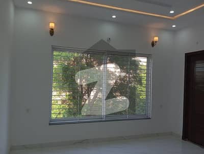 10 MARLA BRAND NEW LUXURY HOUSE FOR SALE