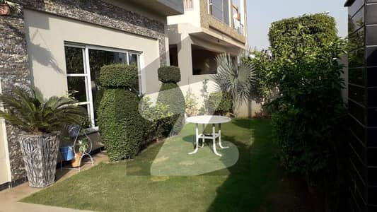 1 Kanal Well maintained House for Sale in Phase-8 DHA LAHORE. 1 Kanal Well maintained House for Sale in Phase-8 DHA LAHORE.