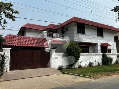1 KANAL ELEGANT SUPER HOT LOCATED CORNER BUNGALOW IS AVAILABLE IN THE BEST BLOCK OF DHA LAHORE.