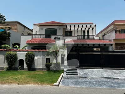 1 KANAL ELEGANT AND FULLY MAINTAINED SUPER HOT LOCATED BUNGALOW IS AVAILABLE IN THE BEST BLOCK OF DHA LAHORE
