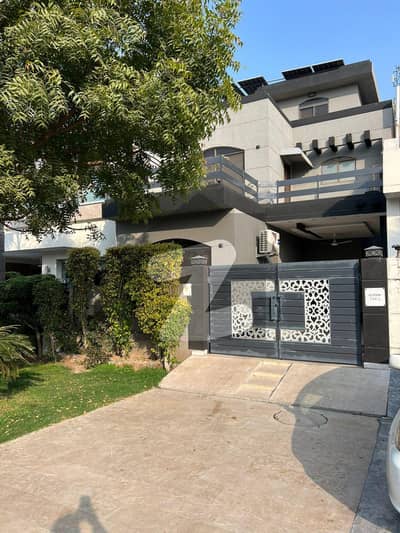 8 MARLA ELEGANT AND FULLY MAINTAINED SUPER HOT LOCATED BUNGALOW IS AVAILABLE IN THE BEST BLOCK OF DHA LAHORE | 12 KVA SOLAR INSTALLED