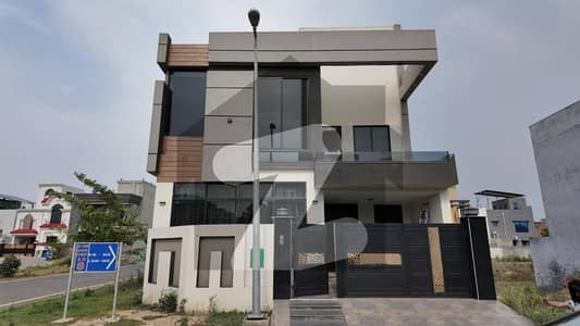 Prominently-Located Prime Location 5 Marla House Available In Bahria Nasheman - Sunflower