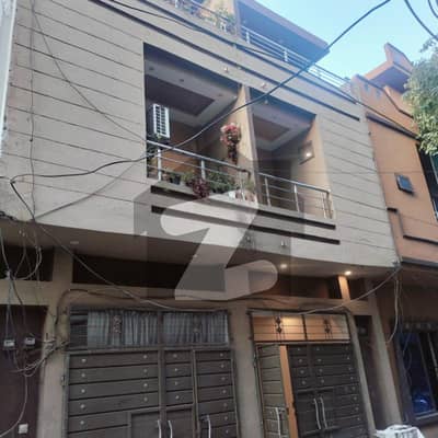 مرغزار آفیسرز کالونی لاہور میں 4 کمروں کا 2 مرلہ مکان 1.25 کروڑ میں برائے فروخت۔