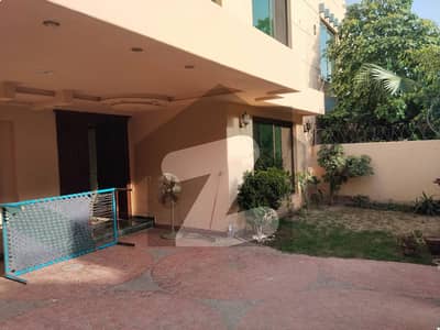 10 MARLA ELEGANT AND FULLY MAINTAINED SUPER HOT LOCATED BUNGALOW IS AVAILABLE IN THE BEST BLOCK OF DHA LAHORE | SERVANT QUARTER