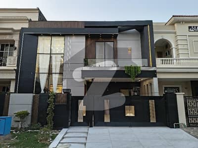 10.1 Marla Most Luxurious Triple Story Ultra Modern House with A+ Construction Available 10.1 Marla Most Luxurious Triple Story Ultra Modern House with A+ Construction Available