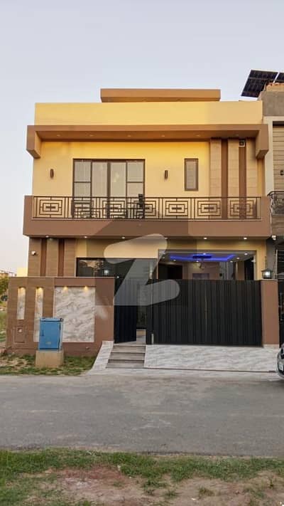 5 MARLA ELEGANT AND FULLY MAINTAINED SUPER HOT LOCATED BUNGALOW IS AVAILABLE IN THE BEST BLOCK OF DHA LAHORE.
