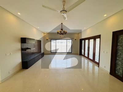 20 MARLA HOUSE FOR RENT IN DHA PHASE 7 WITH SOLAR