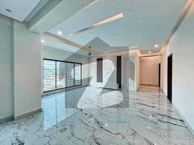 12 MARLA BRAND NEW APARTMENT FOR RENT IN ASKARI 10
