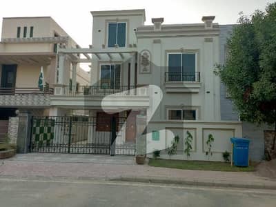 بحریہ آرچرڈ فیز 1 بحریہ آرچرڈ,لاہور میں 5 کمروں کا 10 مرلہ مکان 3.25 کروڑ میں برائے فروخت۔ بحریہ آرچرڈ فیز 1 بحریہ آرچرڈ,لاہور میں 5 کمروں کا 10 مرلہ مکان 3.25 کروڑ میں برائے فروخت۔