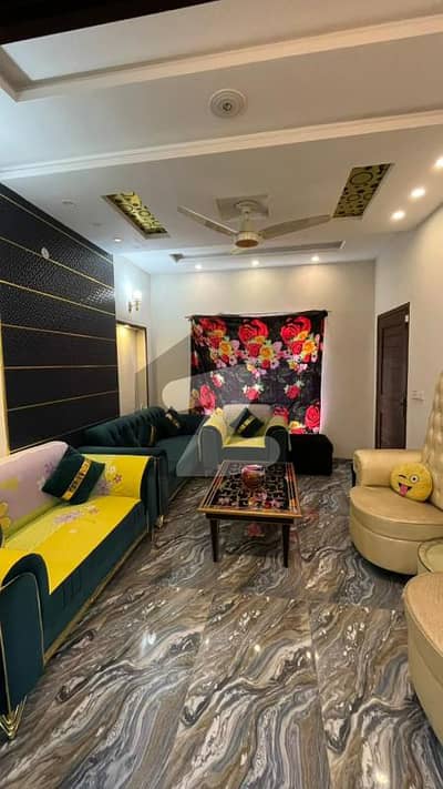 بحریہ ٹاؤن جوہر بلاک بحریہ ٹاؤن سیکٹر ای,بحریہ ٹاؤن,لاہور میں 5 کمروں کا 10 مرلہ مکان 3.3 کروڑ میں برائے فروخت۔