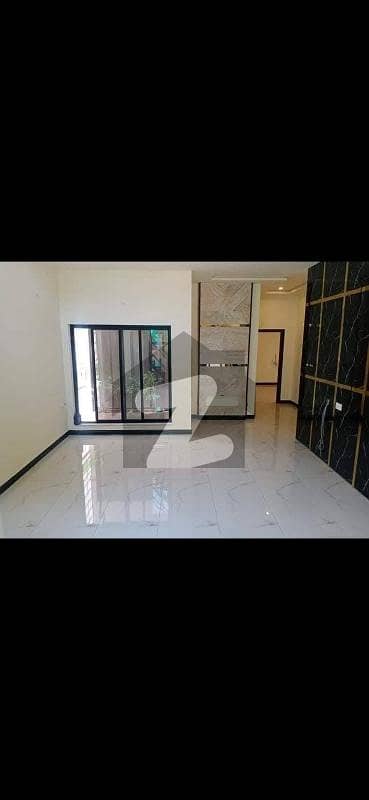 Rent Your Ideal 10 Marla House In A Prime Location Of Wapda City.
