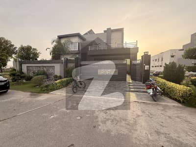 لیک سٹی ۔ سیکٹر ایم ۔ 2 لیک سٹی,رائیونڈ روڈ,لاہور میں 6 کمروں کا 1 کنال مکان 9.5 کروڑ میں برائے فروخت۔