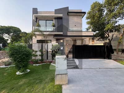 10 Marla Luxury house Ultra modren Design prime location 10 Marla Luxury house Ultra modren Design prime location