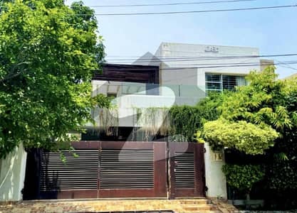 Signature Luxury Rental Home In DHA Phase 3 Lahore Stunning 1-Kanal House With 5 Spacious Bedrooms, Drawing Dining & Beautifully Designed Bathrooms