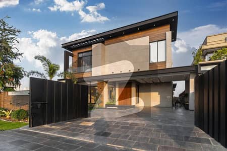 One Kanal Used Modern Design 5-Bedroom Bungalow Sale At Prime Location Of DHA Lahore Near To Park Masjid &Amp; Commercial Market.